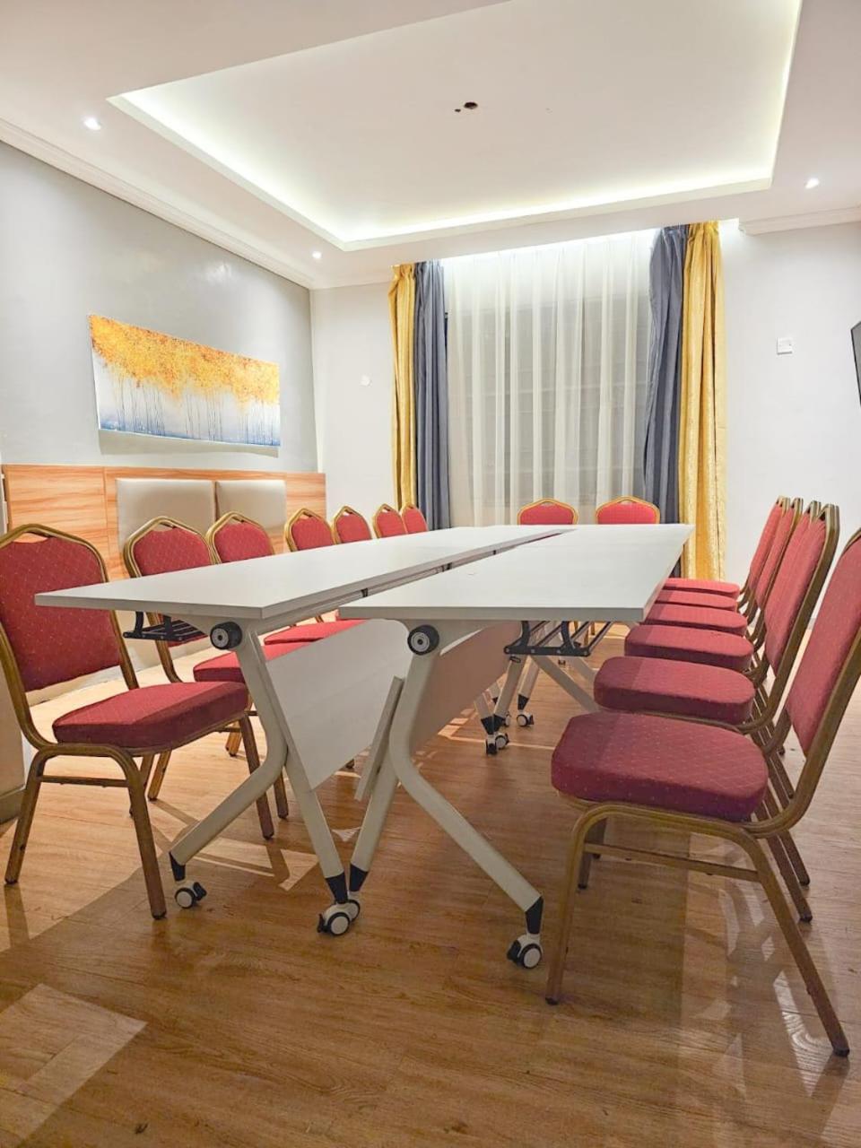 Raha Hotel & Suites Nairobi Dış mekan fotoğraf